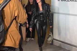 Tak fani powitali Justynę Steczkowską na lotnisku. Były łzy i tulenie. Byłaś najlepsza!