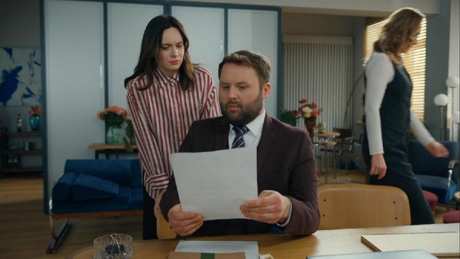 Barwy szczęścia, odcinek 3175. Natalia (Maria Dejmek), Klemens (Sebastian Perdek), Asia (Anna Gzyra)