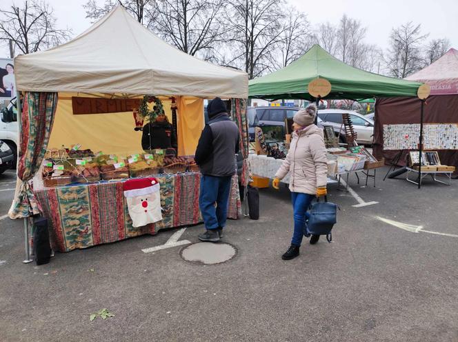 W 2023 roku na Targach Rękodzieła Artystycznego nie zabrakło amatorów świątecznej atmosfery i wyrobów regionalnych