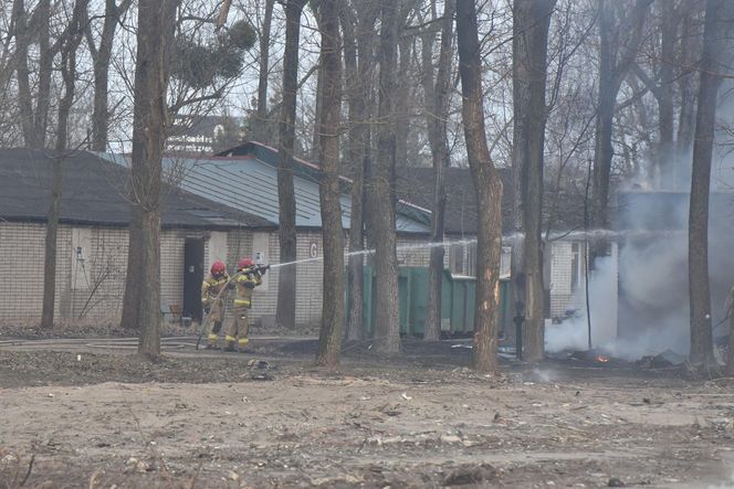 Pożar pustostanów przy ul. Grudziądzkiej w Toruniu. To nie pierwszy raz!