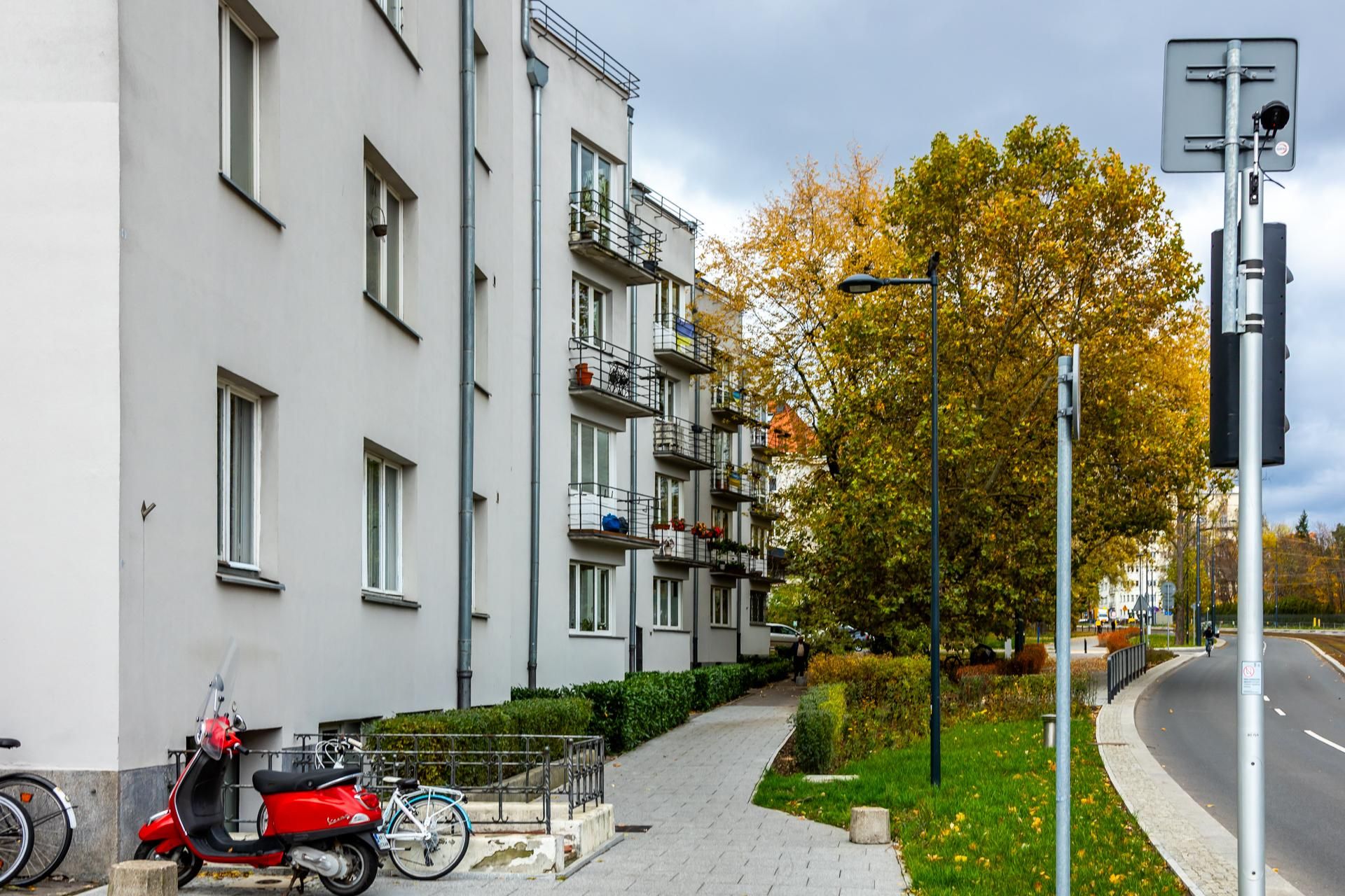 Blok przy ul. Słonecznej 50 w Warszawie