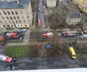 Pożar przy Wileńskiej w Łodzi. 11 zastępów straży pożarnej w akcji. Są osoby poszkodowane 