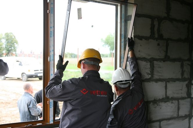Ciepły parapet - montaż okna Vetrex