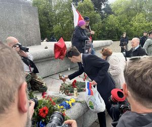 Antywojenny protest na Cmentarzu Żołnierzy Radzieckich w Warszawie