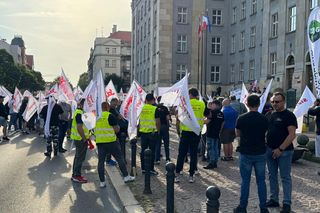 Paraliż drogowy w Katowicach. Rozpoczął się protest górników i hutników. Stal się hartuje, a rząd ją rujnuje
