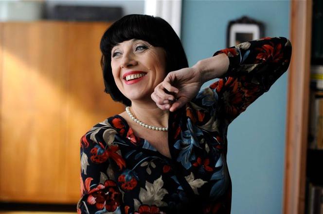 O mnie się nie martw 2, Pani Irenka (Hanna Śleszyńska)