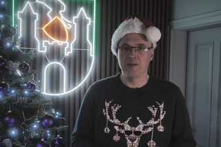 Janusz Kubicki zaśpiewał świąteczną piosenkę. Jak oceniają występ internauci? 