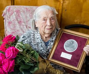 Kocha kwiaty i naturę! Pani Stanisława skończyła właśnie 100 lat i czerpie z życia garściami