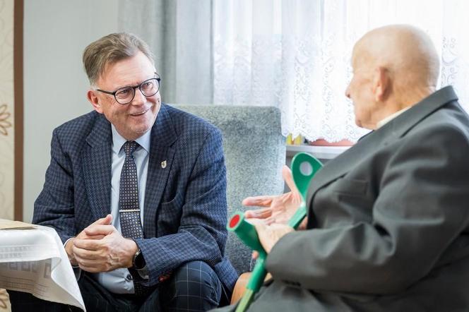Pan Stanisław był przymusowo wcielony do niemieckiej armii! Teraz skończył 100 lat i wspomina dawne dzieje