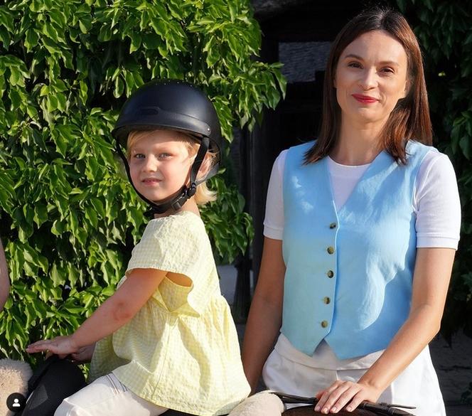 Barwy szczęścia po wakacjach. Natalia (Maria Dejmek), Lea (Lena Sobota)