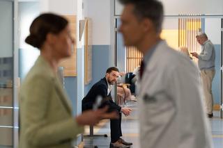 Na dobre i na złe, odc. 891: Andrzej Falkowicz (Michał Żebrowski), Sara Berezińska (Agnieszka Kawiorska), Adam (Jacek Ryś)