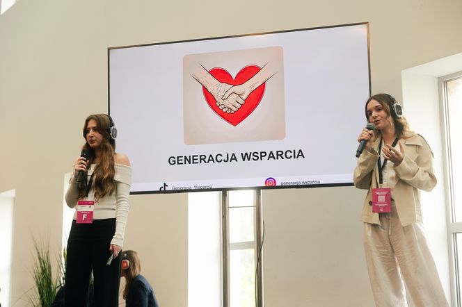 W ramach swojego projektu sześcioro uczniów Siedleckiego Prusa pomagało podopiecznym Domu Pomocy Społecznej w Siedlcach