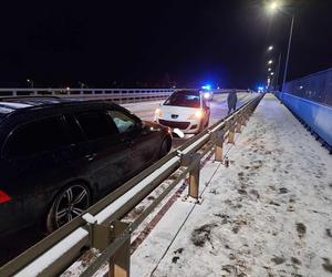 Starachowice. Zderzenie kilku samochodów na wiadukcie