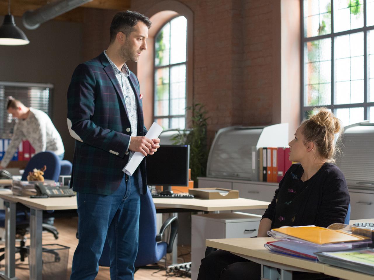 Singielka odcinek. 44. Elka (Paulina Chruściel), Mikołaj (Filip Bobek)