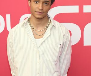 Konferencja prasowa 62. edycji Krajowego Festiwalu Polskiej Piosenki w Opolu. Tłum gwiazd na czerwonym dywanie