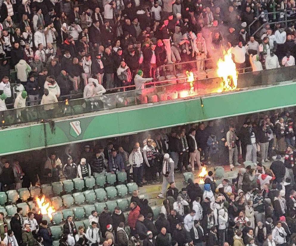 Płomienie na stadionie Legii Warszawa