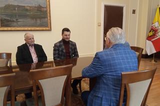 Mateusz Rudyk z wizytą u prezydenta Grudziądza