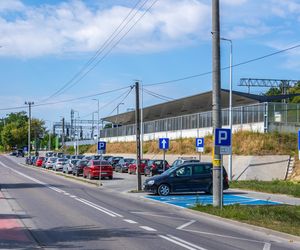 Nowy parking przy stacji kolejowej w Zielonce
