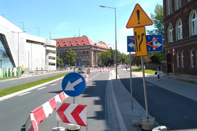 Remontowany jest krótki odcinek Dyrekcyjnej, ale w bardzo newralgicznym miejscu