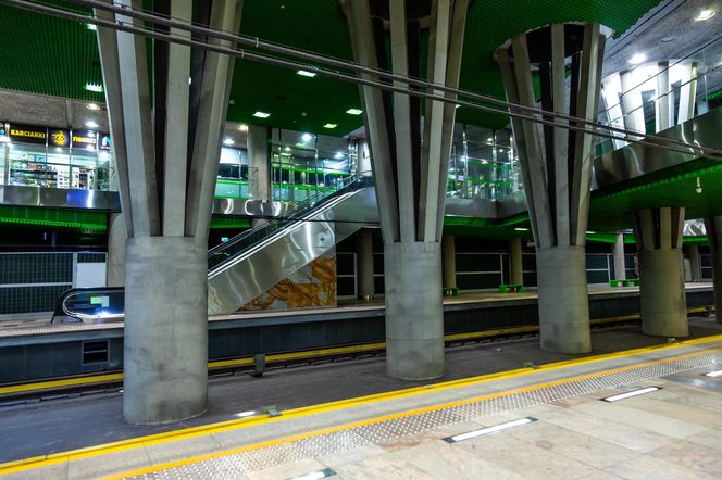 Peron 3. linii metra na stacji M2 Stadion Narodowy w Warszawie