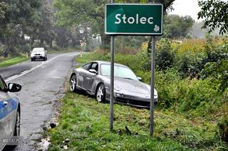 Wypadek Porsche w miejscowości Stolec