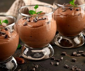 Jak zrobić obłędny mus czekoladowy? Tylko 2 składniki i 2 minuty – prościej się nie da!