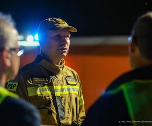  Kawle. Pożar zakładu przetwórstwa drobiowego. 120 strażaków walczy z żywiołem w czwartek, 14 sierpnia. Jeden z nich zaginął [ZDJĘCIA]