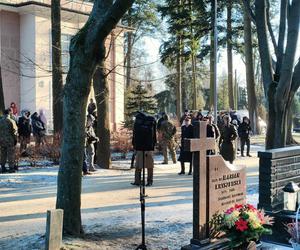 Uroczystości pogrzebowe Iwony Śledzińskiej-Katarasińskiej na Dołach. Wzięło w nich udział wiele osób [ZDĘCIA]