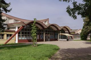 W PRL-u projektował go genialny konstruktor, wewnątrz ma oryginalne posadzki i ozdoby. Jaka jest przyszłość bezcennego ROSiR-u?