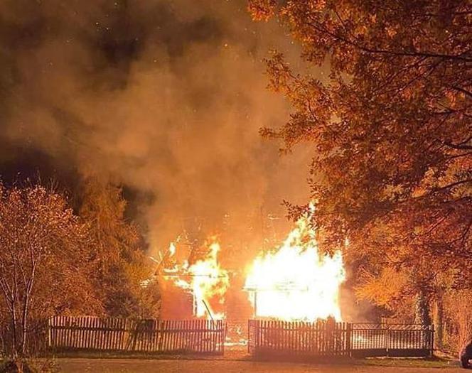 Błotnica: Tragiczny pożar. Z domu nie zostało nic, dwa zwęglone ciała w pogorzelisku!