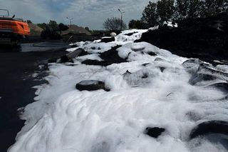 Pożar przetwórni opon pod Lubartowem! Mieszkańcy proszeni o pozostanie w domach
