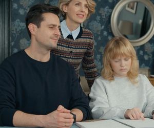 Barwy szczęścia, odcinek 3191: Herman (Maciej Raniszewski), Emilka (Jessica Frankiewicz), Malwina (Joanna Gleń) 