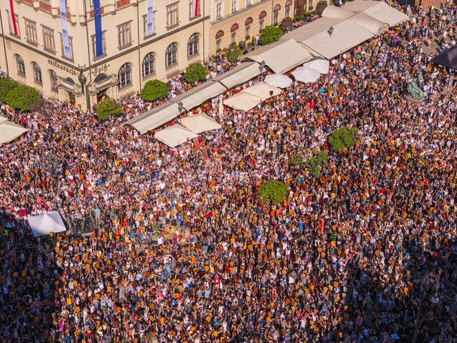 Przeżyjmy to jeszcze raz. Gitarowy Rekord Świata z drona [ZDJĘCIA]