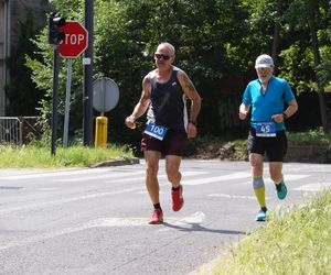Seniorzy w Bydgoszczy pokazali moc! Blisko setka na starcie pierwszego Biegu Seniora