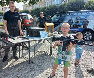 Trwają obchody Święta Policji w Lesznie. Świętują policjanci i policjantki
