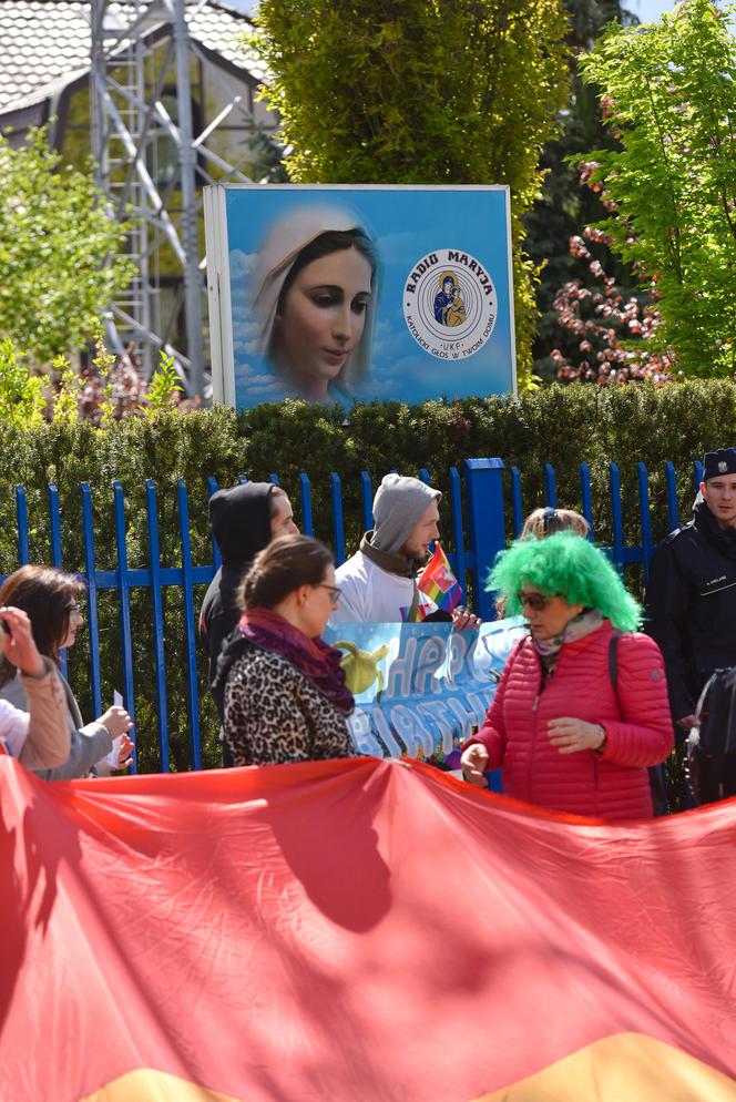 Happening pt. "Na drugi koniec tęczy z Ojcem Tadeuszem. Chryja 2"