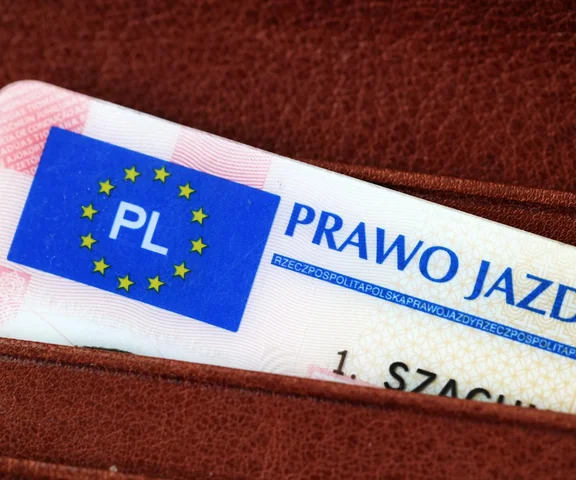 Bezterminowe prawa jazdy trzeba już wymienić
