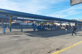 Jedni mówią, że wygląda jak 20 lat temu. Inni, że raczej jak w PRL-u. Na dworcu PKS Bydgoszcz czas się zatrzymał [ZDJĘCIA]