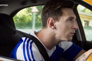 Leo Messi i Tata Tiago. Piłkarz reklamuje budżetowy samochód - WIDEO