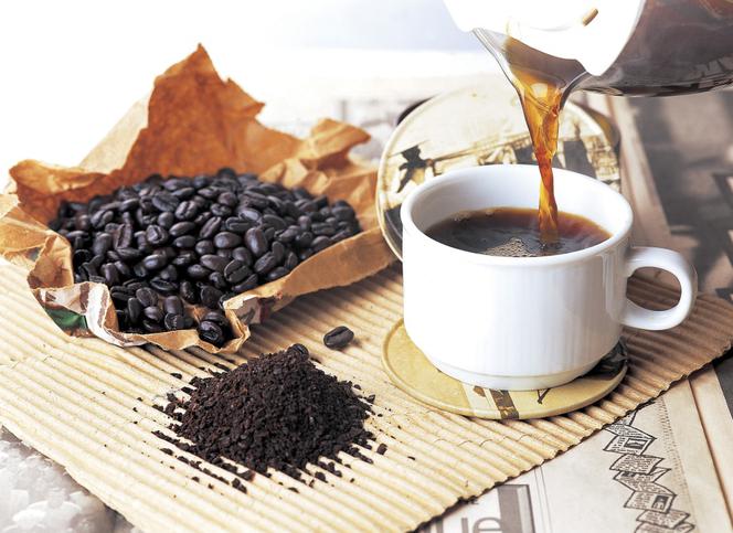 Kawa w kosmetyce - jakie ma właściwości? Kofeina w pielęgnacji skóry i włosów