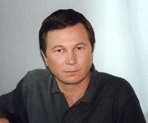 Piotr Cyrwus przez lata próbował pozbyć się „Ryśka z Klanu”, a teraz znów go szufladkują