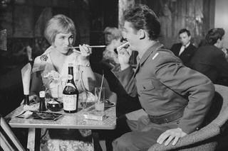 QUIZ PRL. Restauracje, cukiernie i bary mleczne, czyli gdzie i co się jadało w Polsce Ludowej