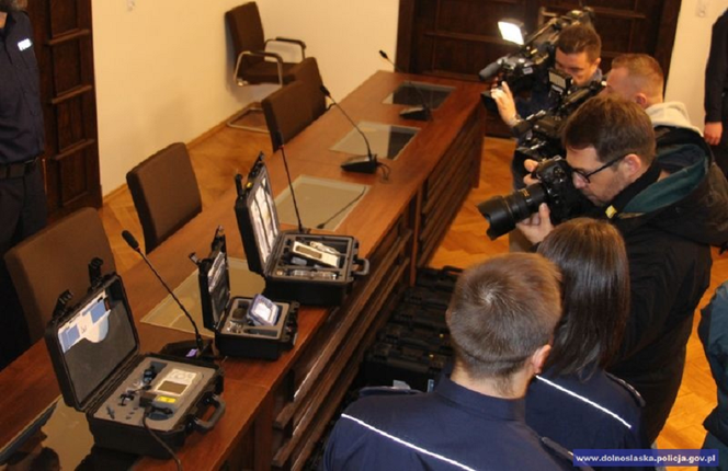 Mobilne laboratoria dolnośląskich policjantów