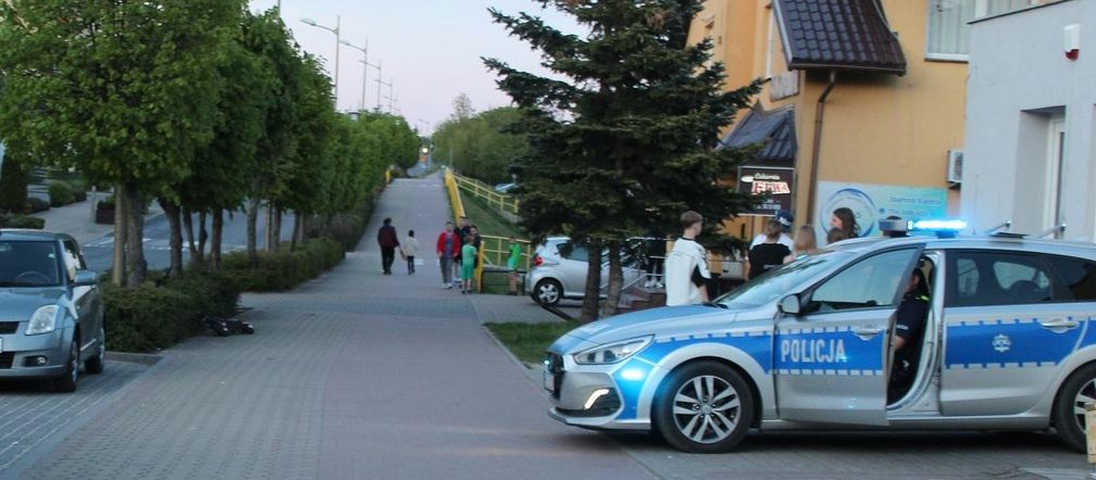 Dzieci miały wypadek na hulajnodze elektrycznej. Policjanci sprawdzają, czy były pijane