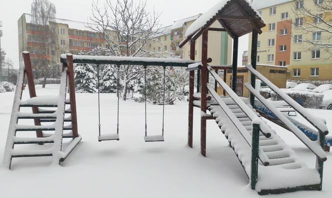 Białystok. Kwietniowy atak zimy. Osiedle pod śniegiem