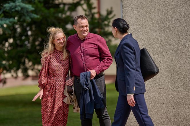 Na Wspólnej odc 4089. Renata (Marta Jankowska), Sławek (Mariusz Słupiński), urzędniczka (Katarzyna Dworak)