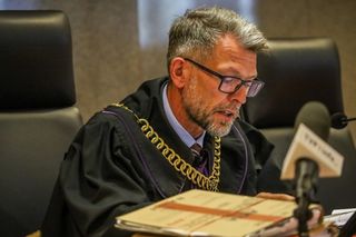 Gang zarabiał na tragedii staruszków!