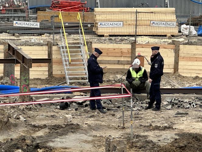 Szokujące odkrycie w centrum Warszawy. Pracownicy wykopali kości