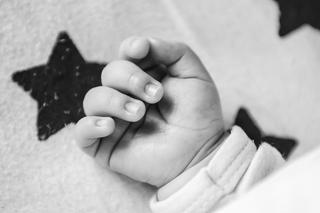 Tragedia w Rajkowach. Nie żyje 3,5 miesięczne niemowlę. Prokurator poinformował o wynikach sekcji zwłok