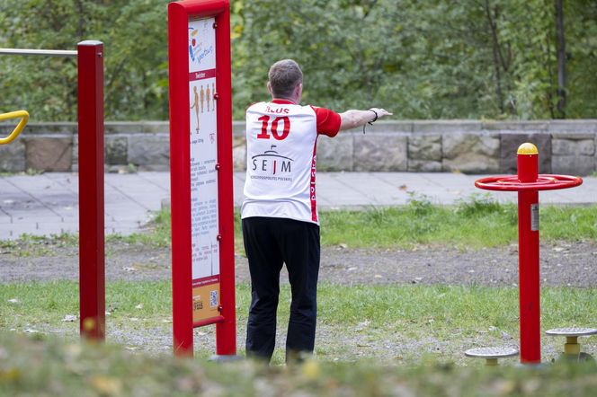 Były minister z PiS Robert Telus na siłowni